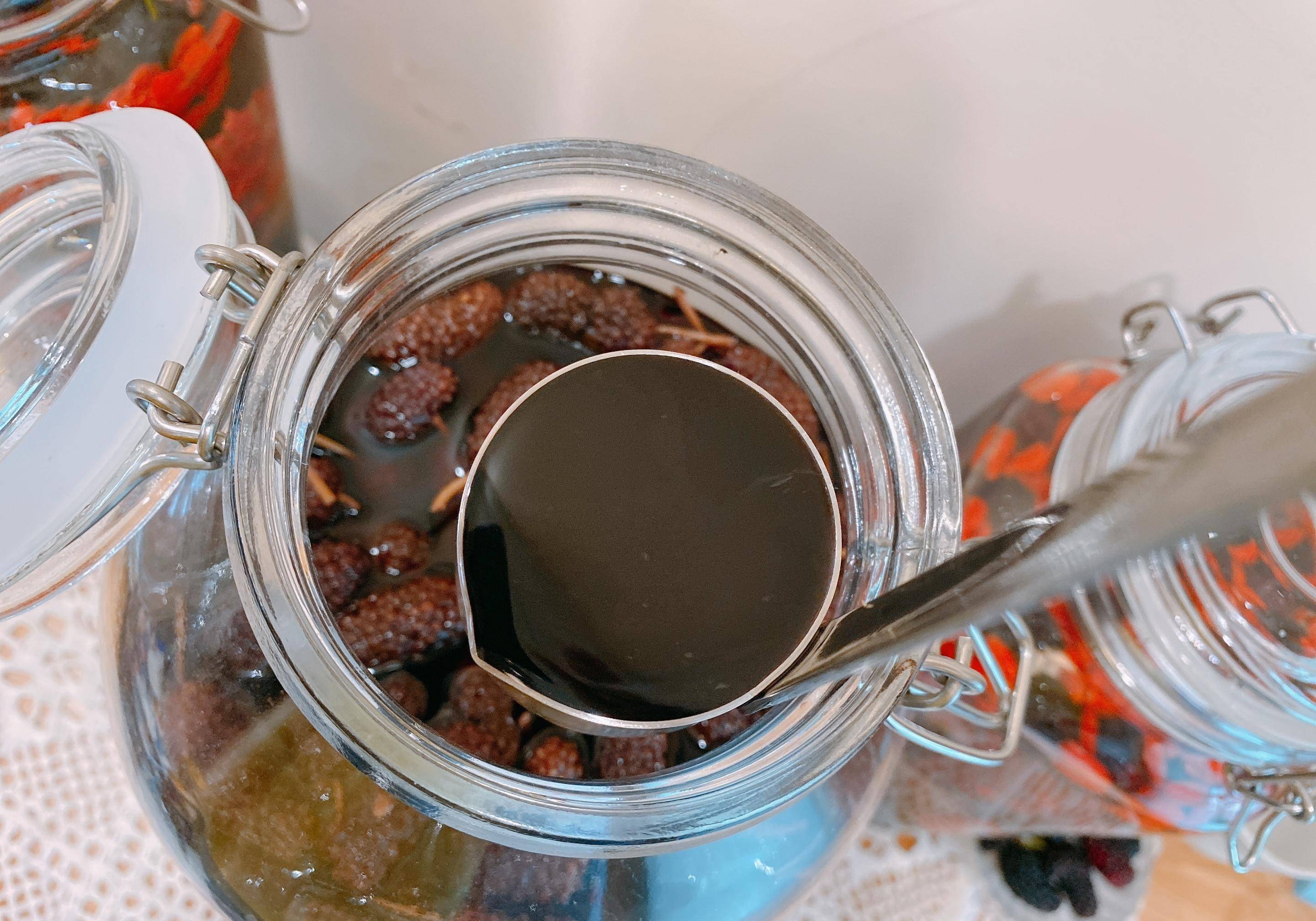 家庭自制桑葚酒,黄金比例,酒香浓郁无添加,口感醇厚保存时间久_枸杞