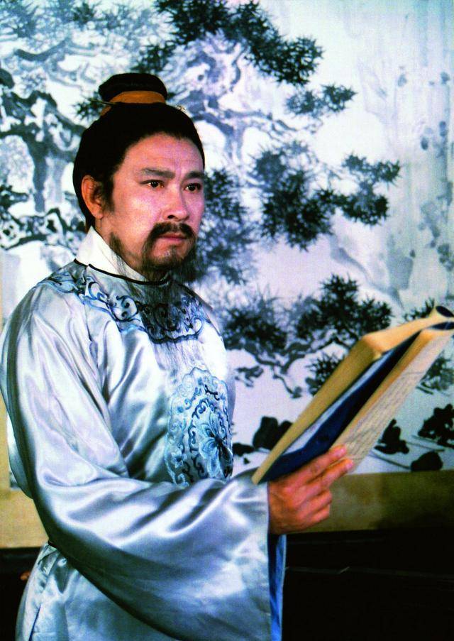 《红楼梦》贾宝玉父亲贾政饰演者去世,《敌营十八年》演反派何昆