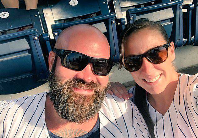 欢笑着自拍视频声援特朗普_阿什利·巴比特_亲友_支持者