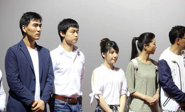 《我是路人甲》,20万横店群众演员,一月工资收入不到3000元_电影