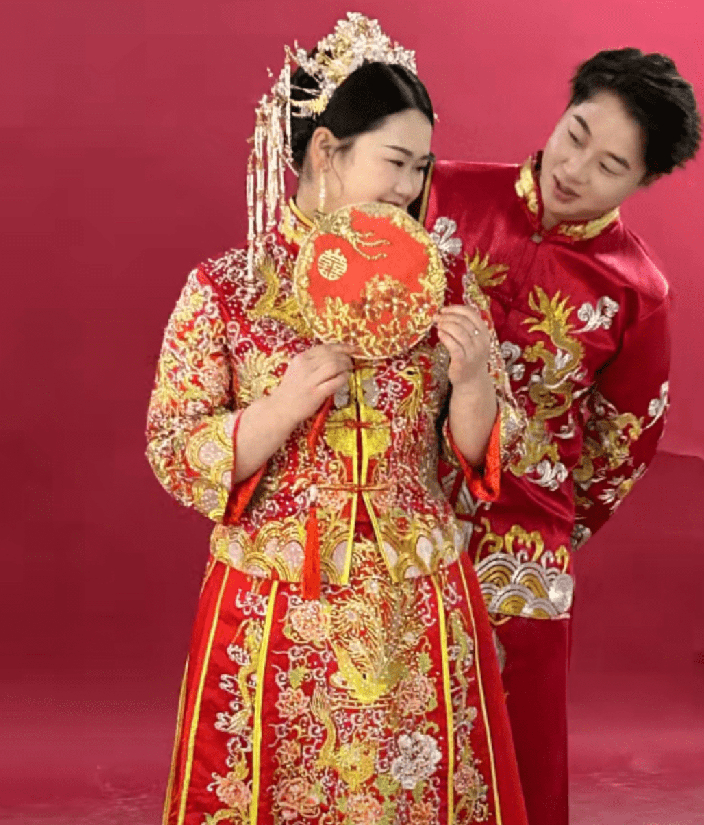 河南周口百万粉丝网红小燕子出嫁,新郎骑马迎亲仪式感十足_农村_生活