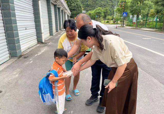 富阳湖源乡属地政协委员助圆小小少年“微心愿”