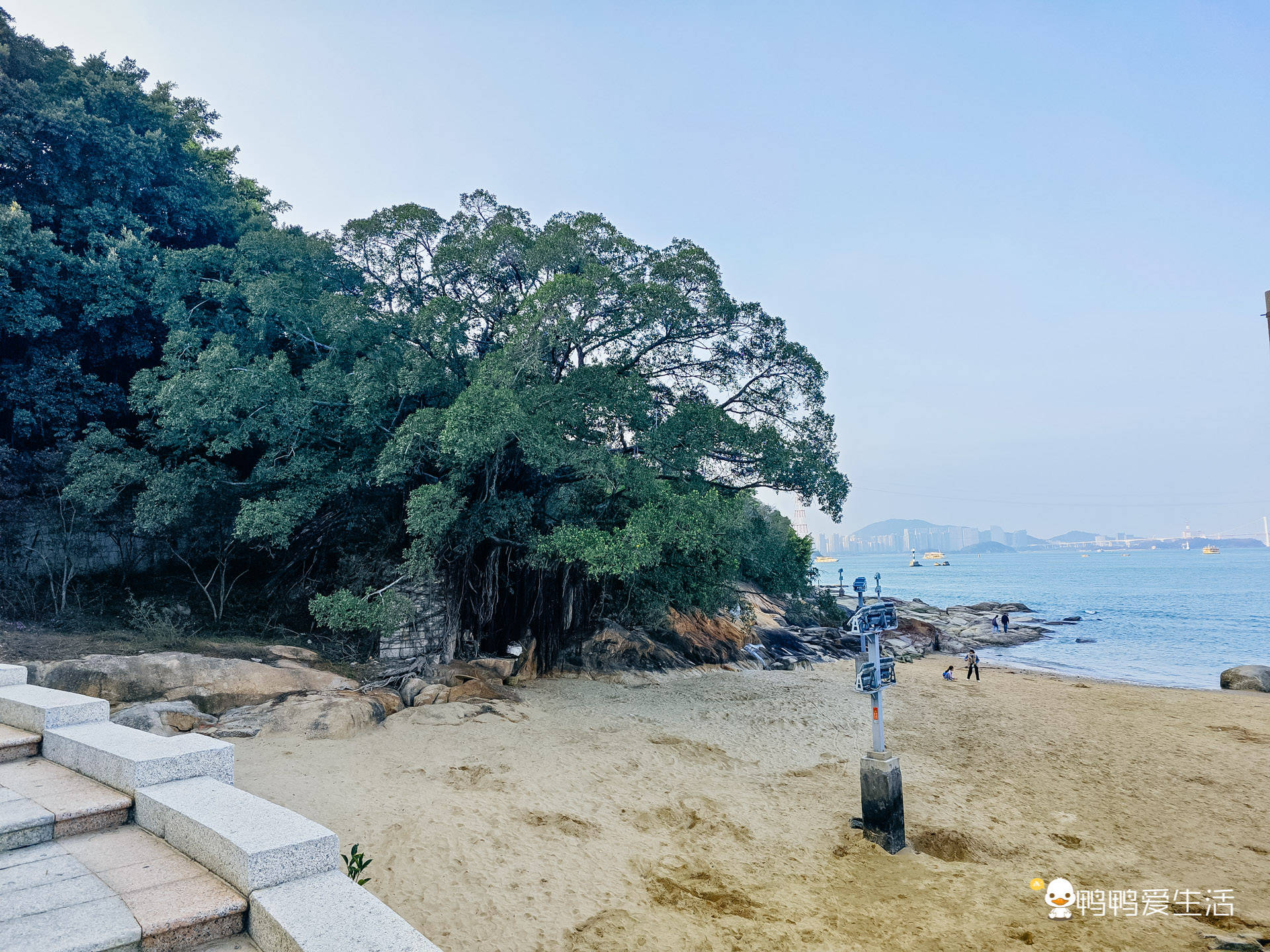 燕尾山生态公园曾为高炮阵地,也曾是个乱葬岗,现在开辟为公园.