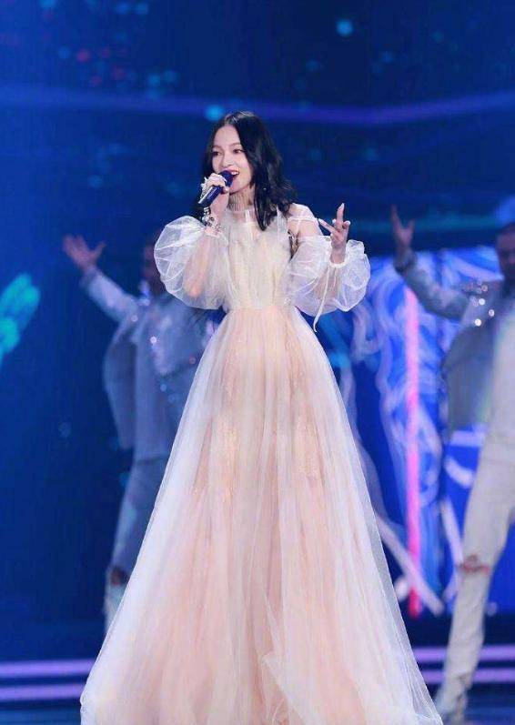 芒果台超拼夜,沈梦辰和梁田互抢c位,下台后尴尬不_林志炫_湖南台_舞伴