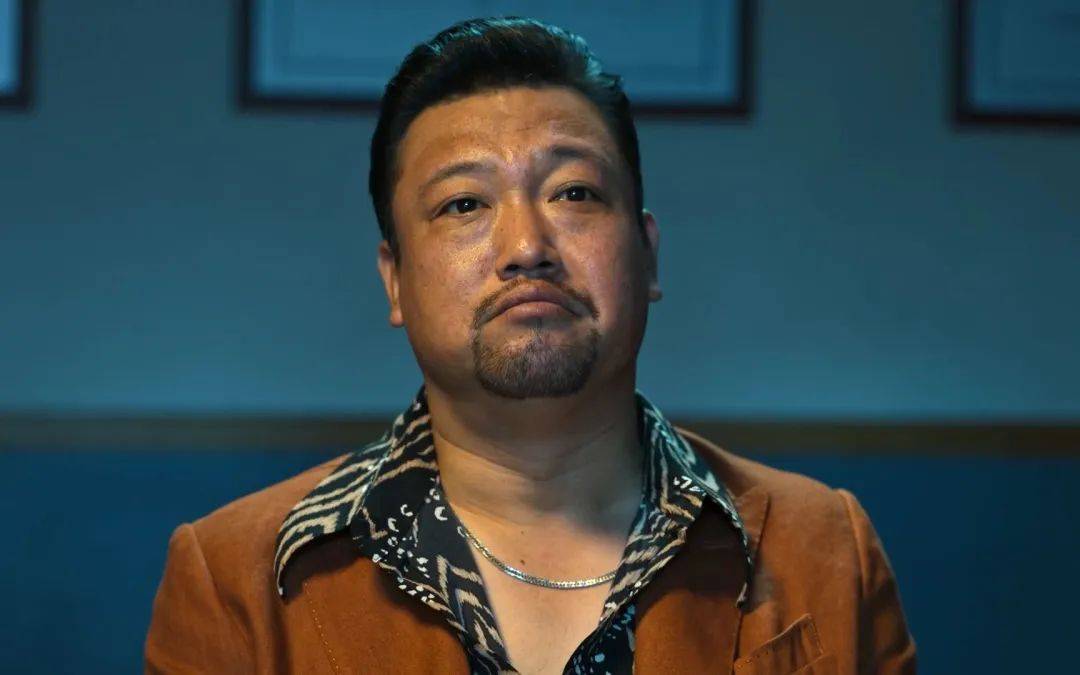 高启强心理素质也是真的强,可以跟黑社会大哥面不改色谈生意苏小玎