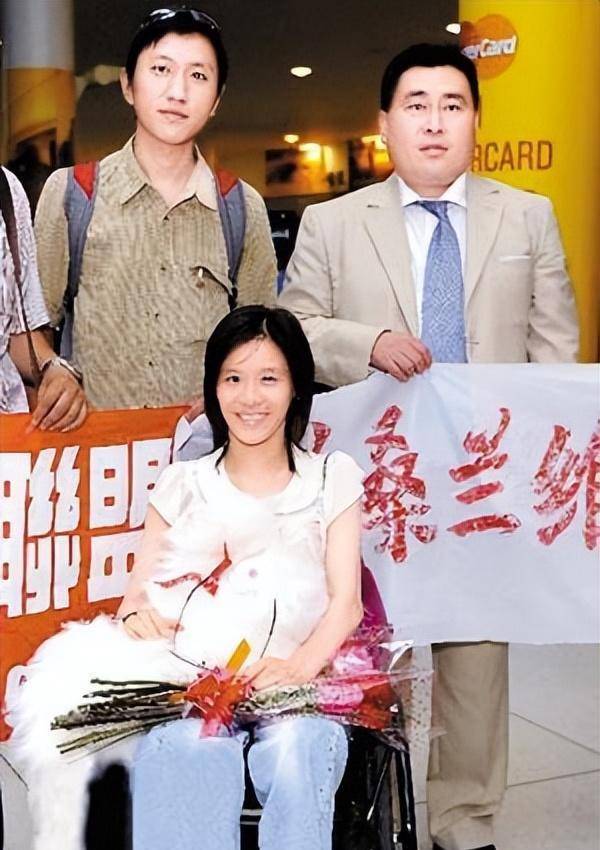 1998年,17岁的体操运动员桑兰摔成残疾,嫁给黄健后她真的幸福吗_赔偿