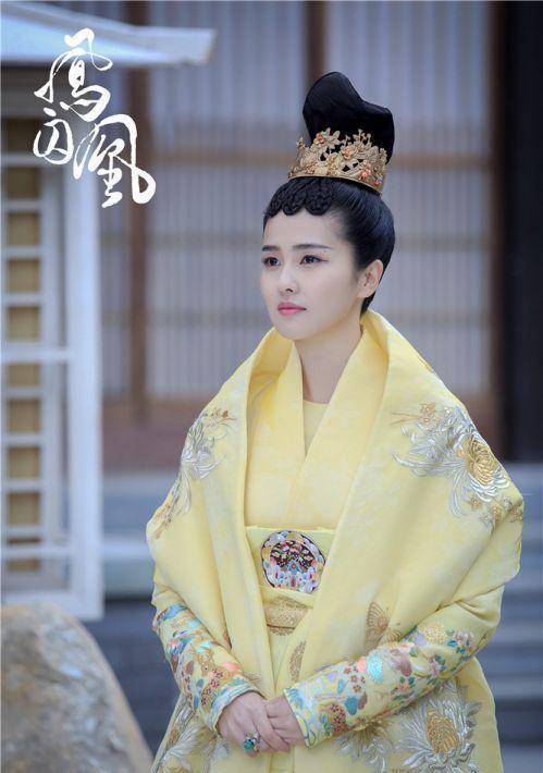 白鹿不愧是行走的"时尚模板"靠着精湛的演技演绎古装太好看了_白露_穿