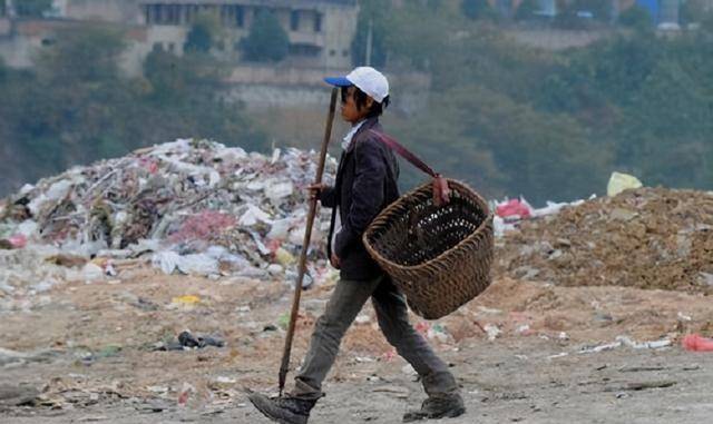 15岁去北京捡破烂发家,三个老婆六个孩子,"破烂王"终一无所有_乔保峰