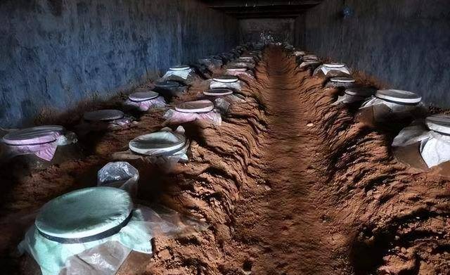 有人说如果地窖里阴暗潮湿的话,那么人躲在地窖里御寒,可以带着一个
