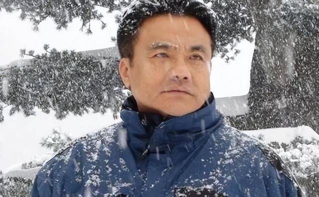 "戏疯子"张秋歌:因角色跪地舔粥,66岁无子女,婚姻充满遗憾_王晓梅