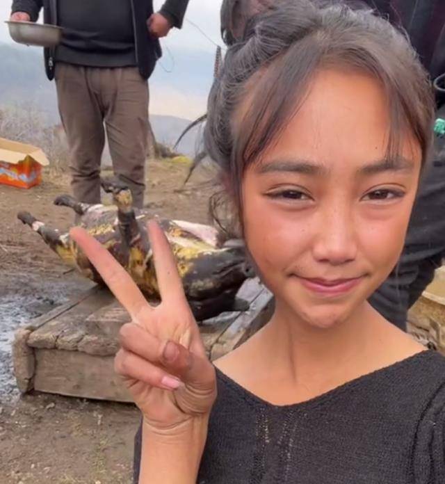 曝凉山孟阳已为人妇,体态丰盈脸大如盘,小儿子意外出镜_网络_网友