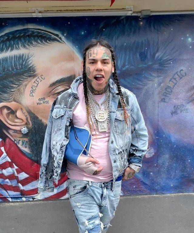美国嘻哈歌手6ix9ine(也被称为tekashi69),出生于纽