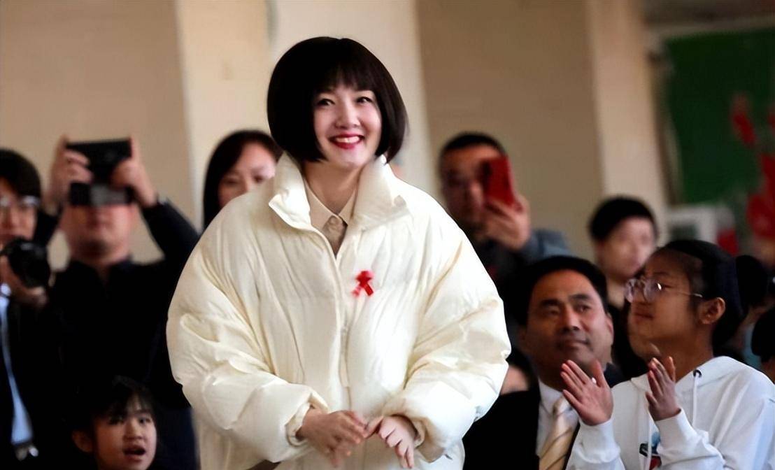 玻璃美人"蒋小涵":嫁圈外老公,36岁大龄生子,爱情事业双丰收_音乐