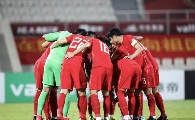 国足vs叙利亚凶多吉少,新加坡裁判堪称衰神,执法中国球队成绩差_比赛