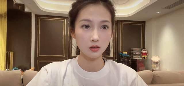 网红江离曝曾与小刚学长拍拖!分手一个月对方就结婚,本人回应