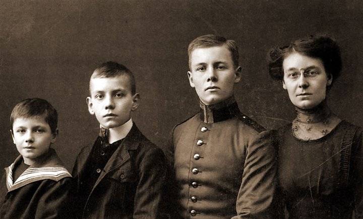 隆美尔在闪击法国期间只是个轻装甲师师长,为何短短几年就成了陆军