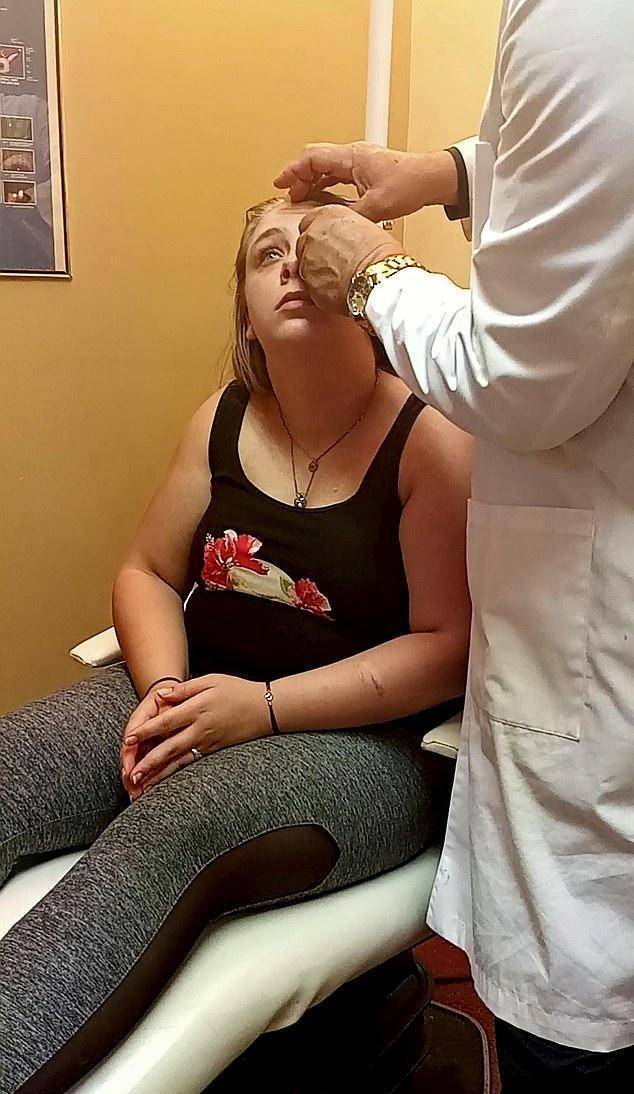 美国女子因毒瘾爆发抠掉本身的双眼，两年后重生承受假体眼球移植