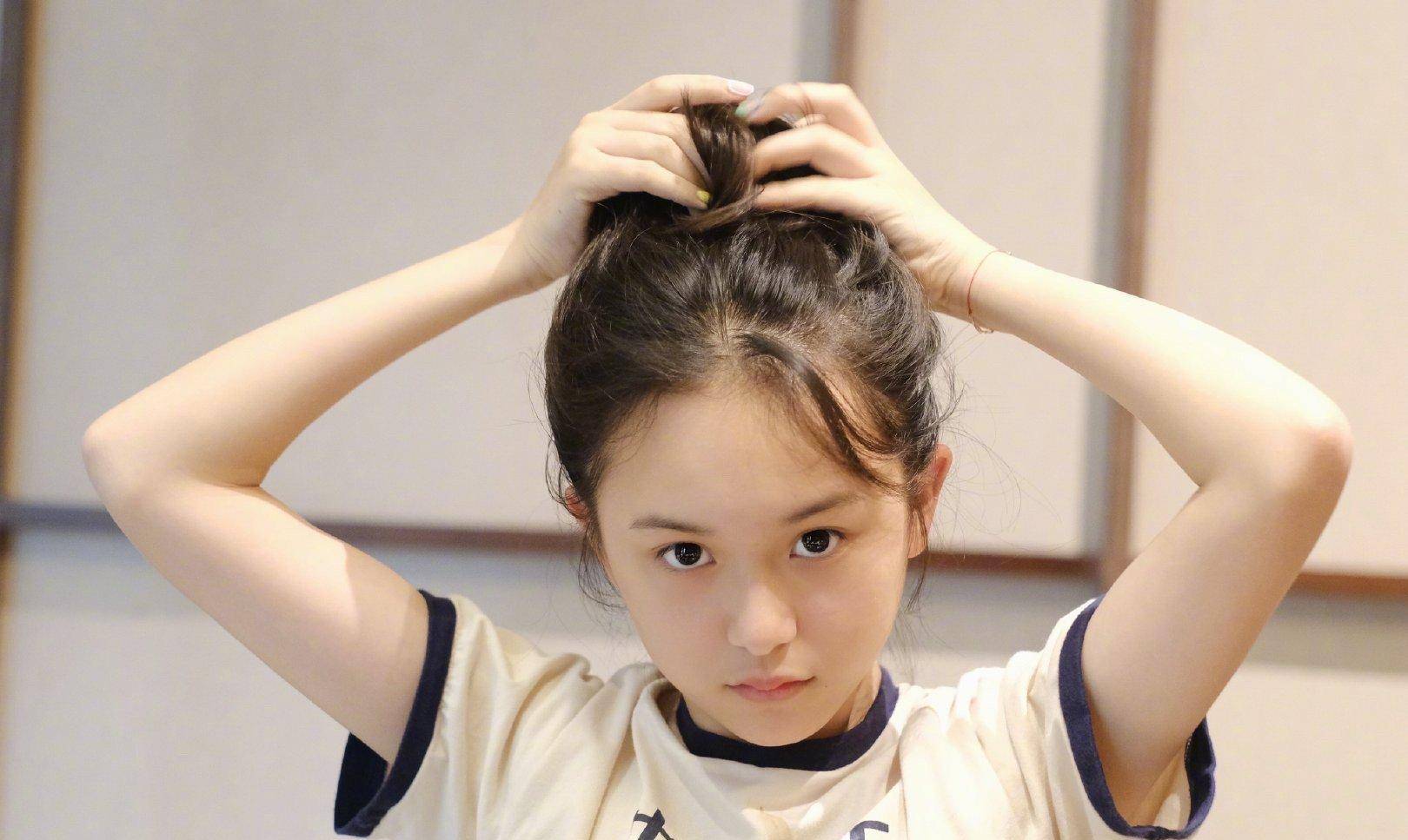 2023年央视春晚,没有第一眼认出刘楚恬,网友:小可爱变成小美女_妹妹