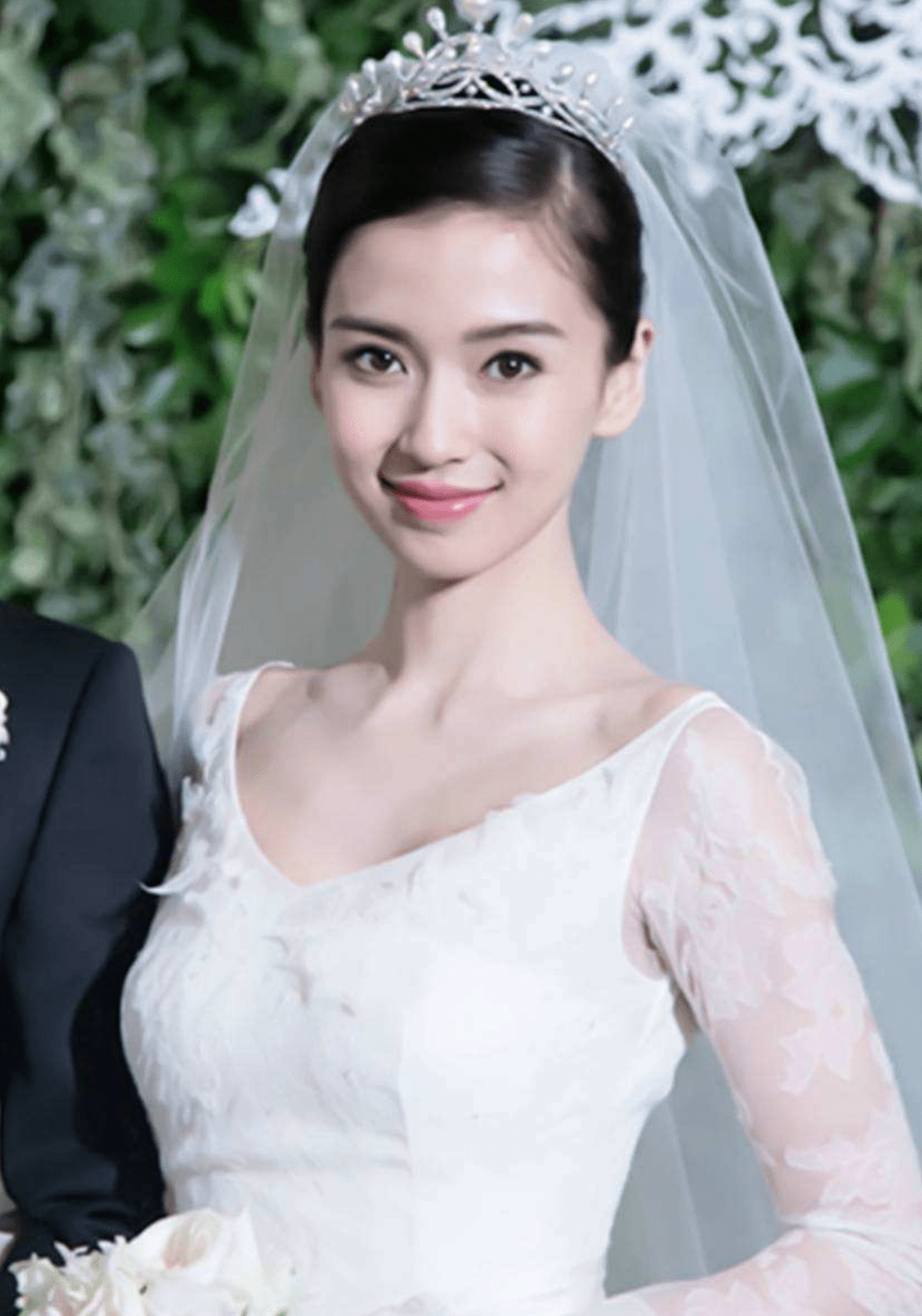 离婚不到一年,吃完黄晓明"红利"的杨颖,又重回了她的"怪圈"_baby