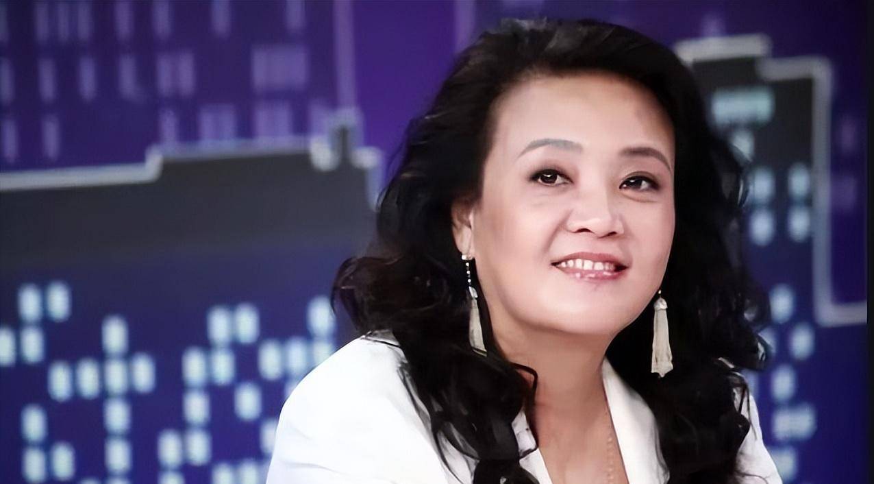 他的小女友颖颖不是他一直在养着吗?