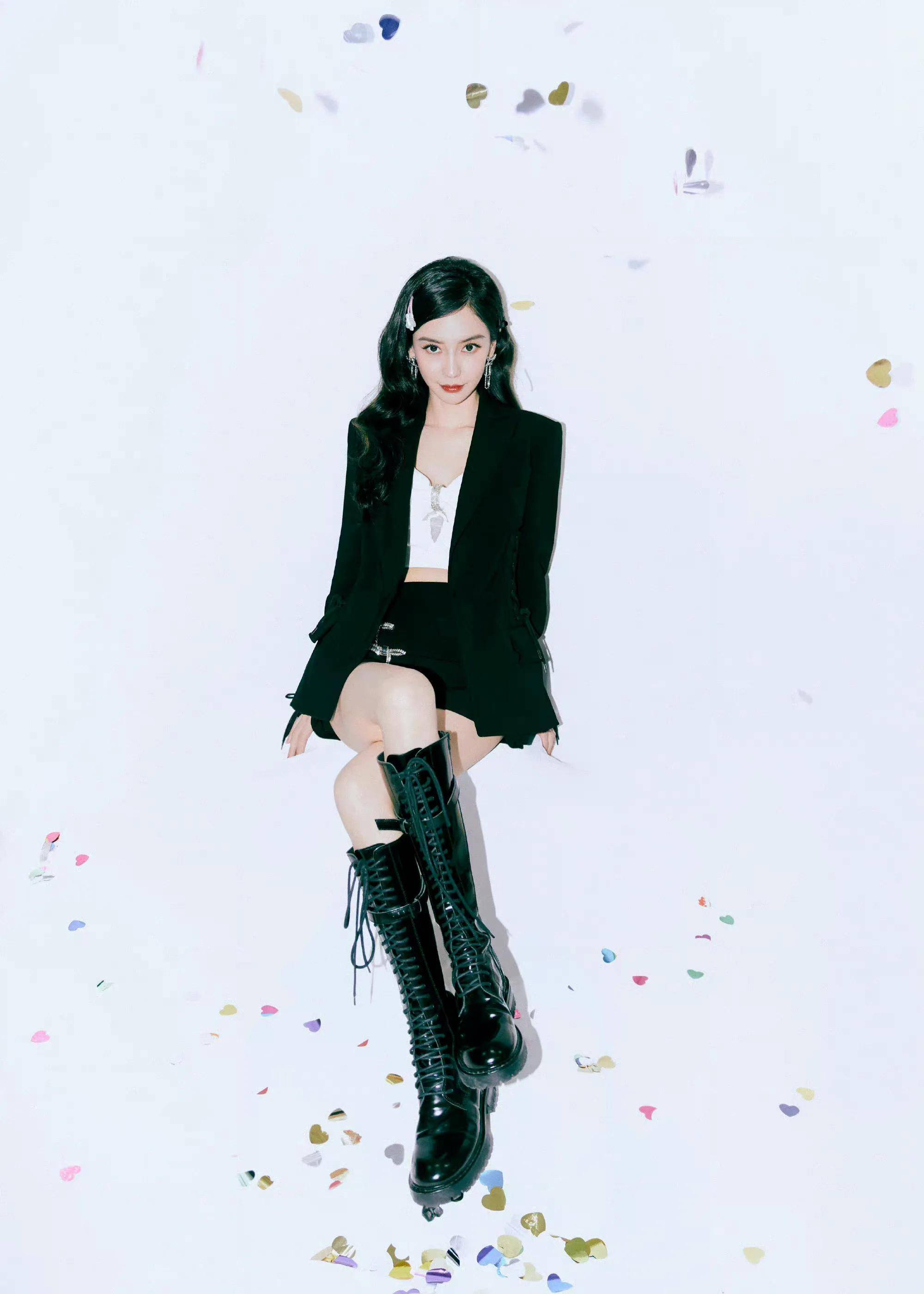 angelababy穿搭太"走心",露脐装 长筒靴,纤细身材真是抢眼_杨颖_黑色