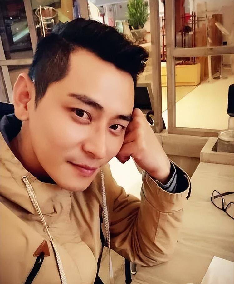 帅且低调,扮相宜古宜今,还种菜做饭画画,这样的男星给我来一打_陈冠霖