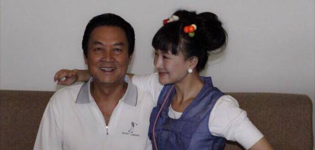 优秀演员一生坎坷,照顾患病妻子20年,自己倒在拍戏的路上_黄达亮_时候