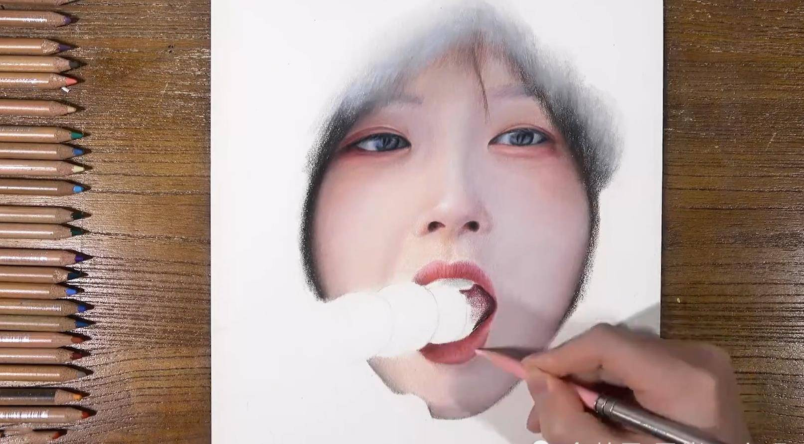 b站up主手绘王冰冰,眼睛神似异色瞳,网友:胆子很大,但真好看_时候