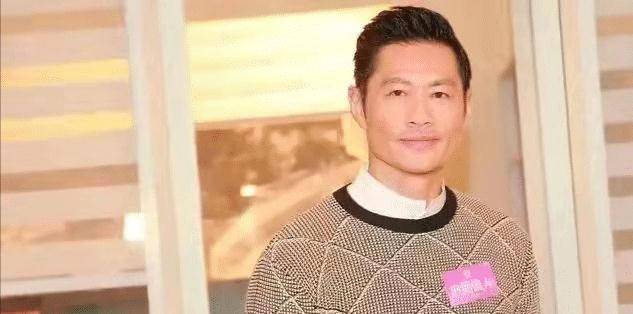 里的郭锦安是变态色魔,《火舞黄沙》里的宋东阳是性无能,《珠光宝气》