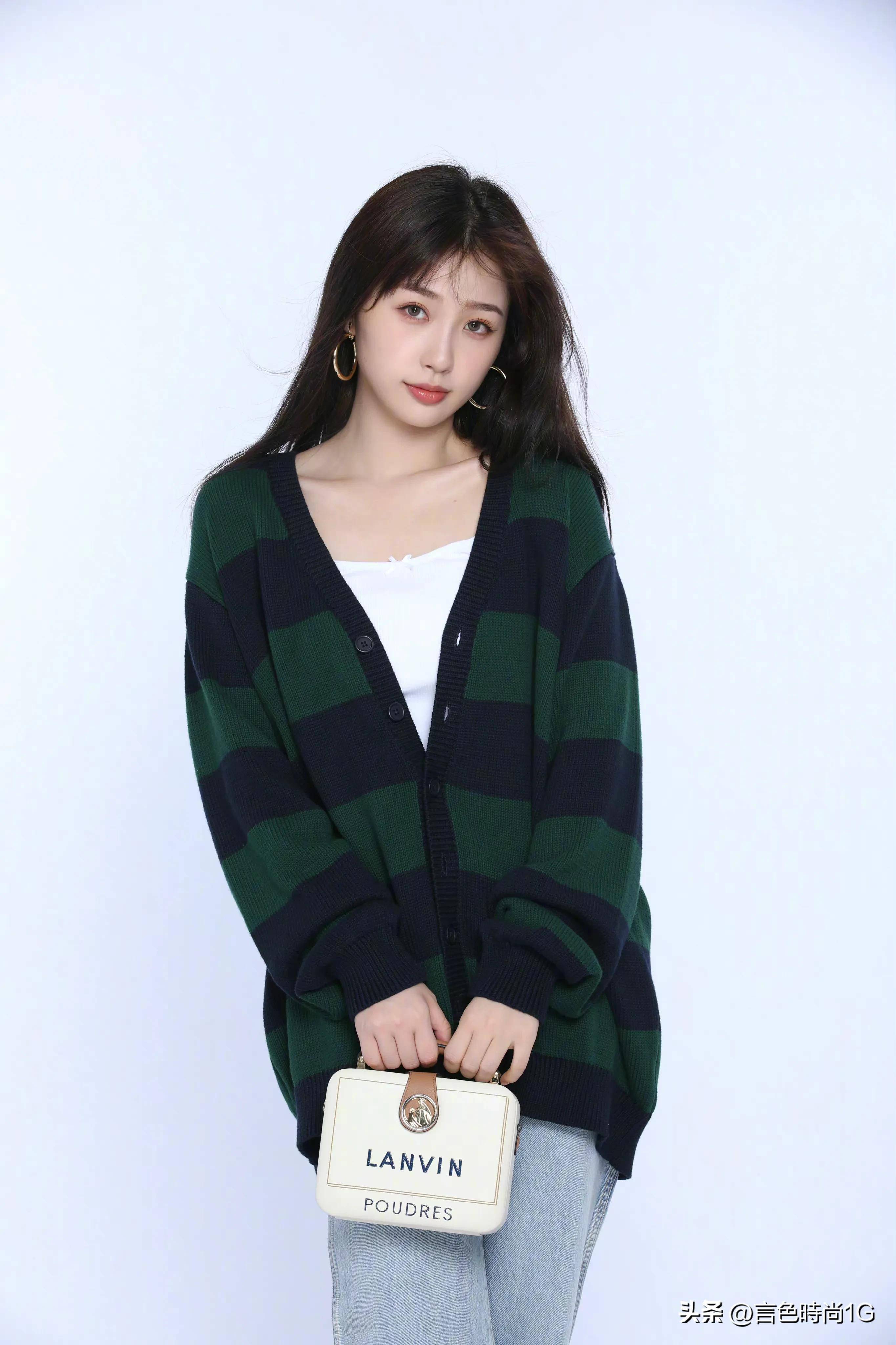 95后扛把子虞书欣:甜妹面孔&御姐身材_来自_品牌_连衣裙