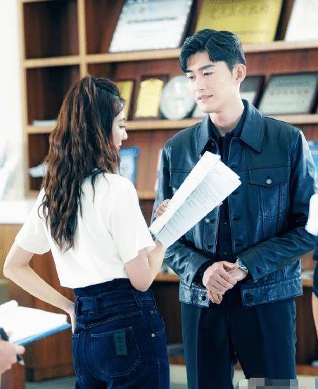 官宣新剧,这次还演霸道总裁,看清女主是谁:这次必须追_徐璐_郑爽_青春