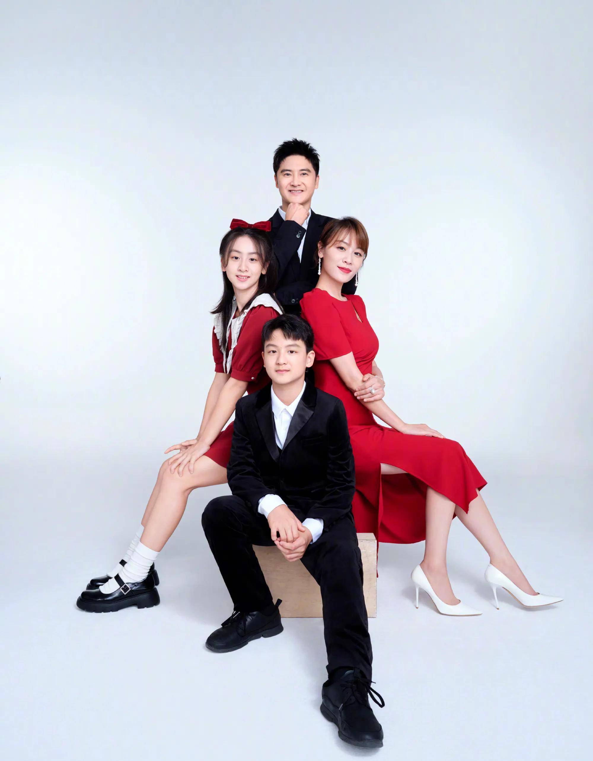 田亮晒全家福送新春祝福,14岁女儿森碟身高引关注!_cm_叶一茜_照片