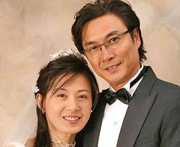 43岁刘松仁看中国外空姐,不顾好友劝告,与其享受30年二人世界_李影_苏