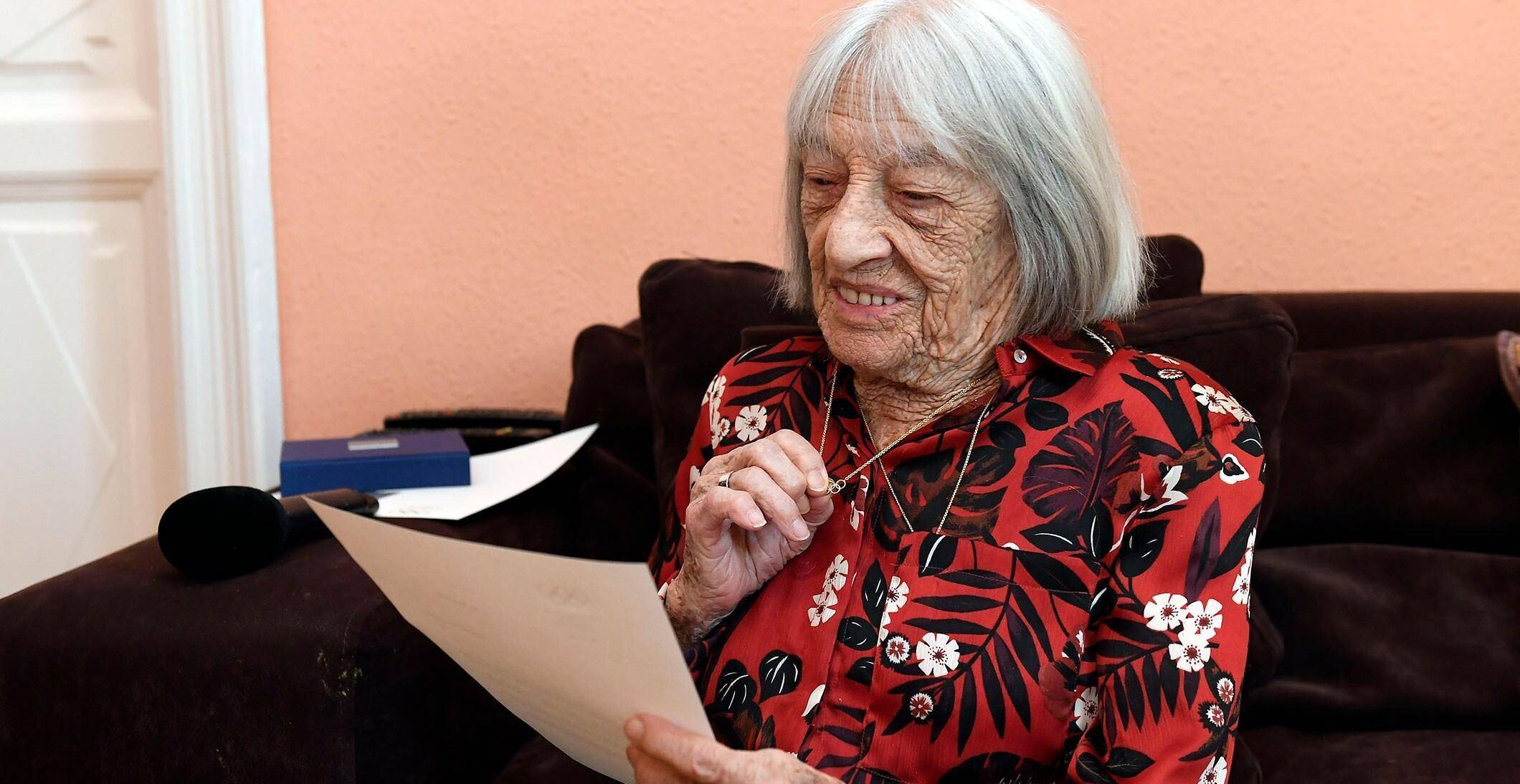 艾格尼丝·凯莱蒂如今的身体依然很好,她自己笑称和60岁时没什么区别.