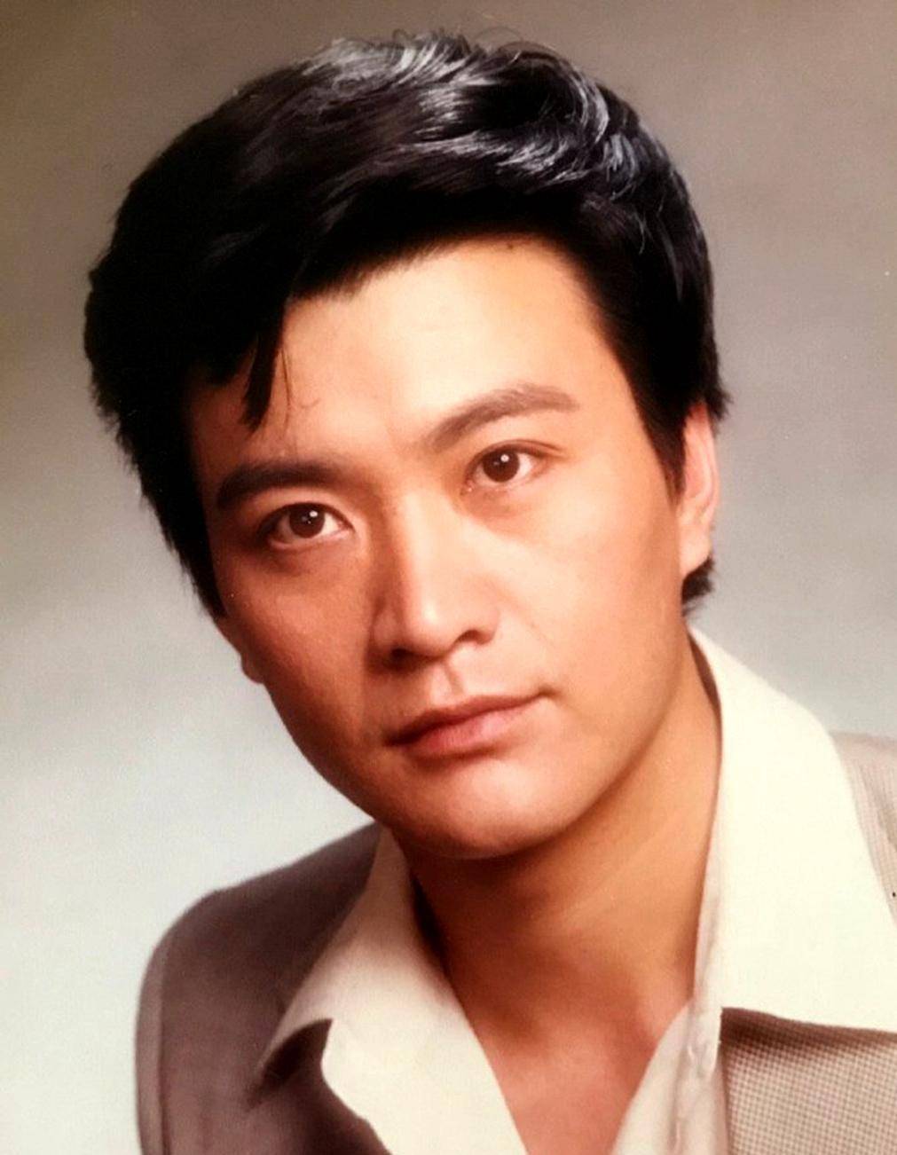 66岁周里京:曾主演《人生》《高山下的花环》,与朱琳两演情侣_年代