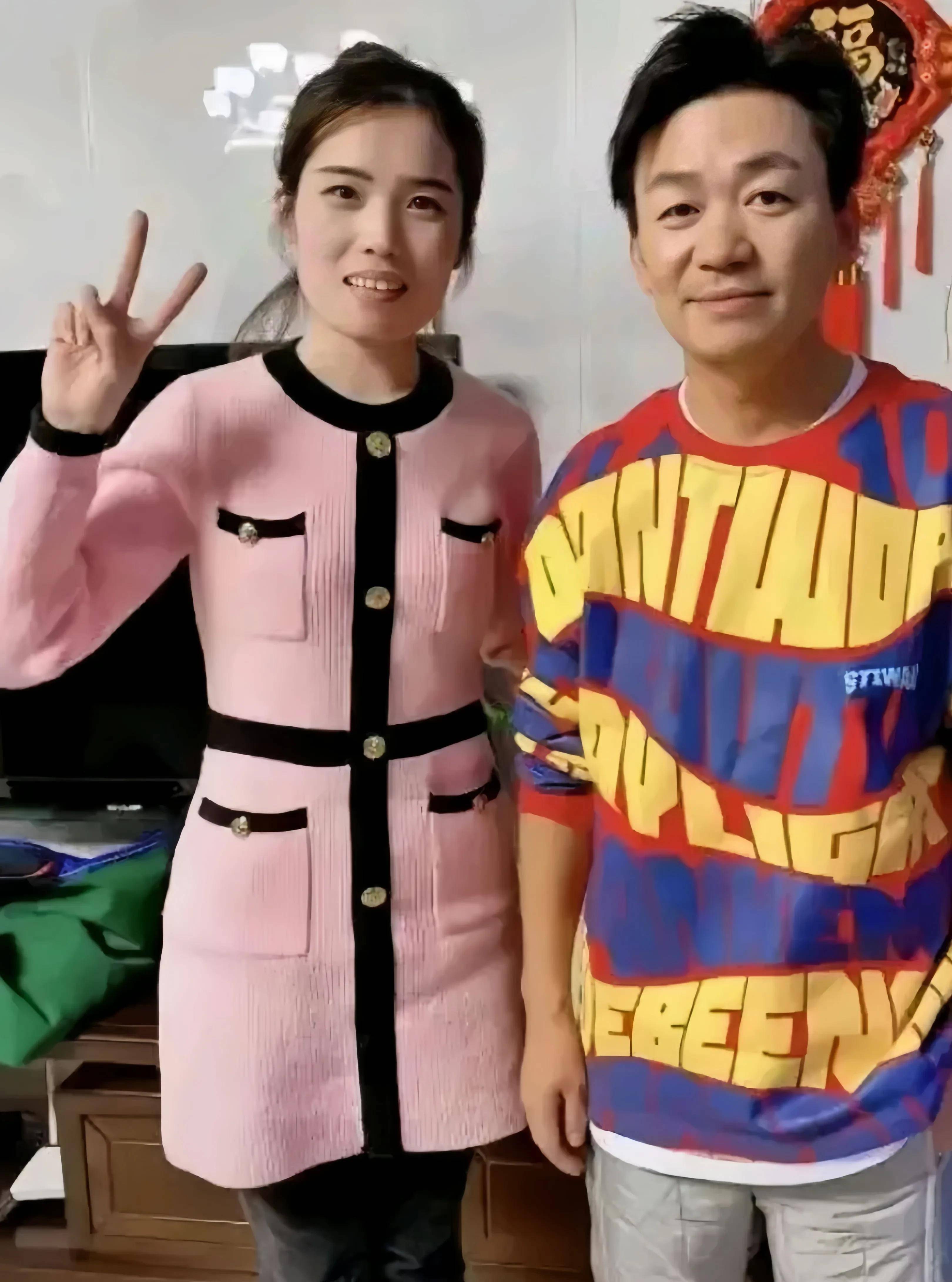 王宝强春节回老家过年和村民热情合影_网友_照片_微博