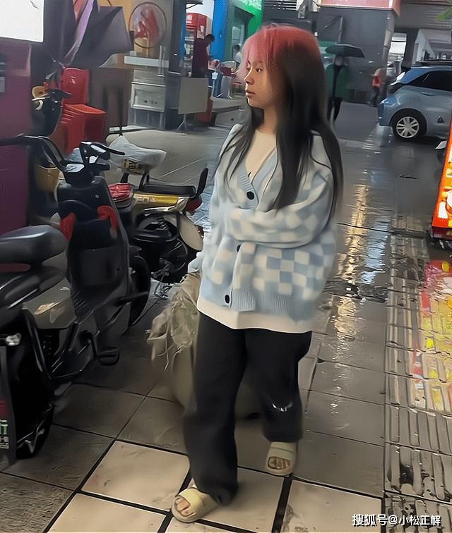 广东:精神小妹流浪街头,自述父母双亡,初中没毕业就辍学打工_工作
