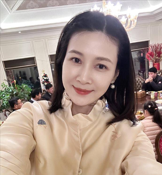 扒一扒:"李云龙老婆"童蕾如何从最美护士沦为"老赖"_田雨莫_周旭辉