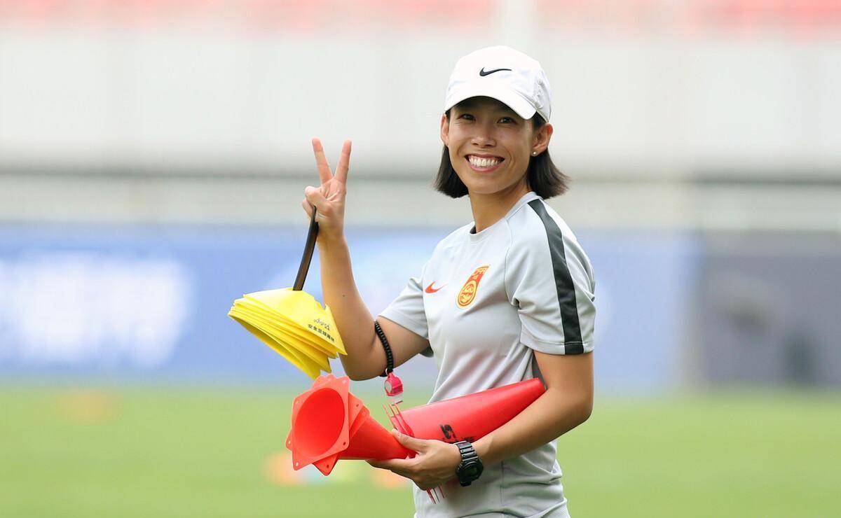 恭喜陈婉婷,琼中女足冲甲成功,补时两点球绝平,神剧情逆转晋级_比赛