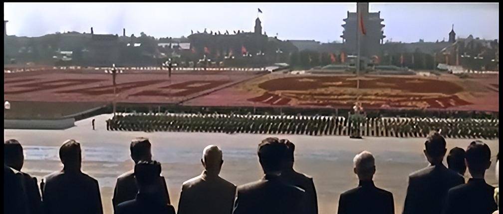 1959阅兵真实影像，超70万人参加场面震撼