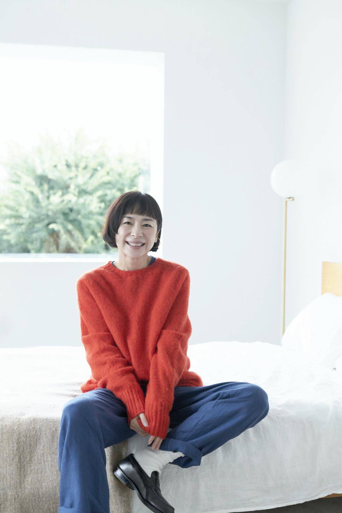 53岁模特的穿衣心得:"买一件新衣服,就会送人一件旧衣服 "_生活_西田