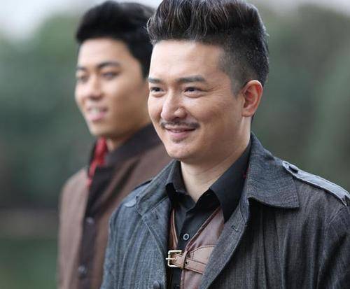 别说石头打飞机,给你两把枪,你都不一定能打得到飞机,很多的电视剧,就