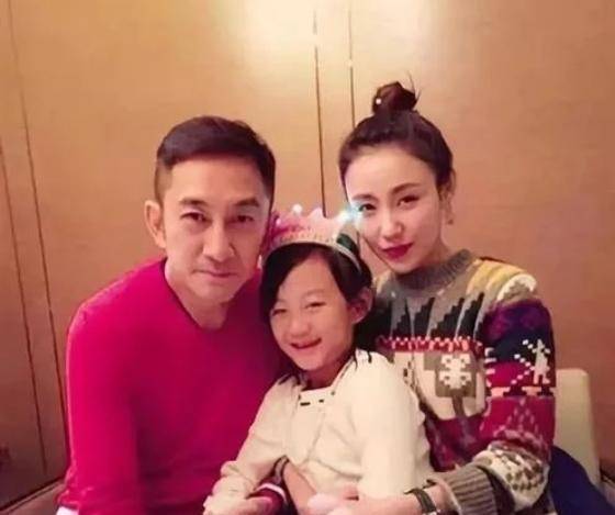 6段爱情,与小21岁妻子分居四年,吴启华为何被称为克父克母?