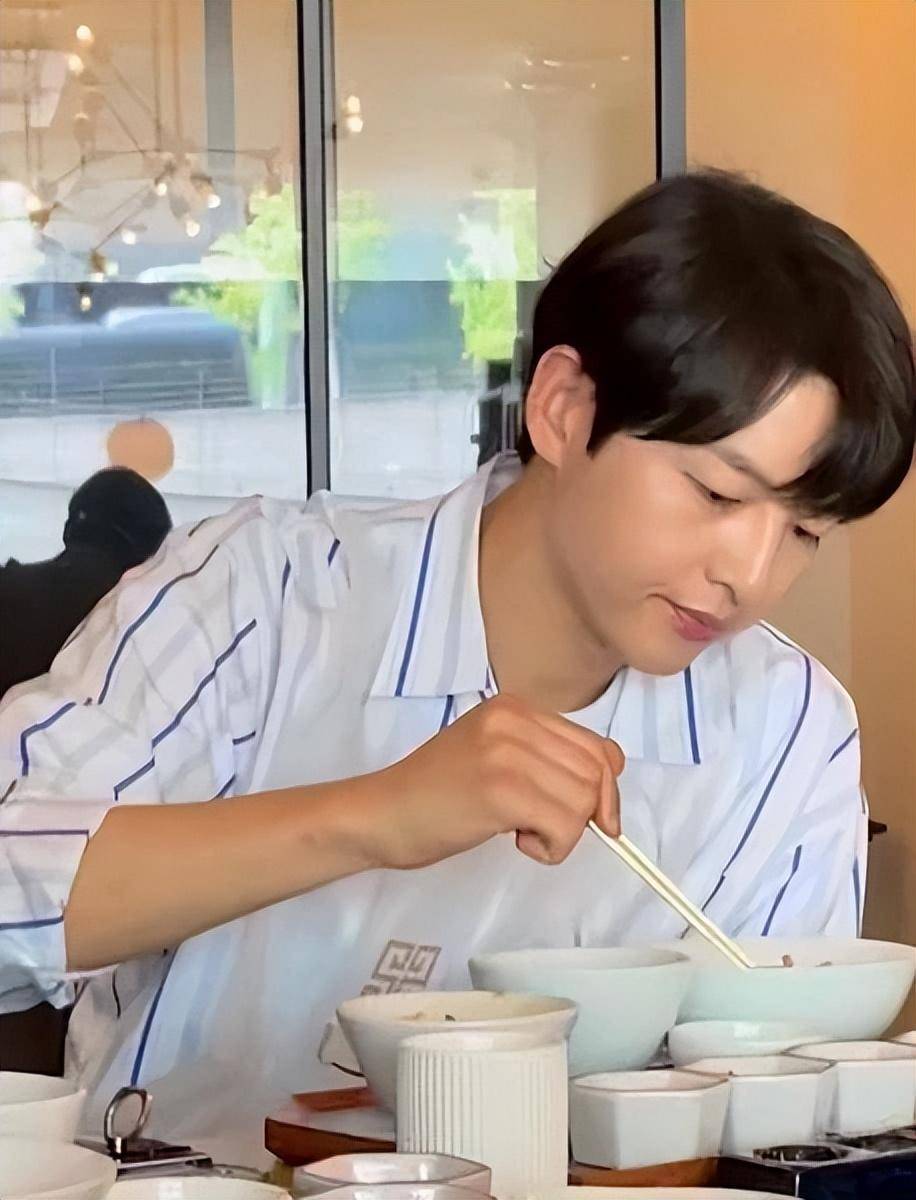 宋仲基一星期健身4天降脂增肌大公开,恋爱中的男人最有型!