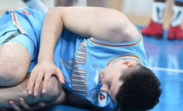 阿不都沙拉木到美国治伤,周鹏热情款待亲自下厨炒菜_赛季_受伤_小前锋