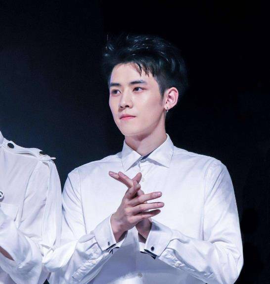 任豪丁禹兮同框,原来演员和爱豆最大差距就在头身比_学长_大陆_发展