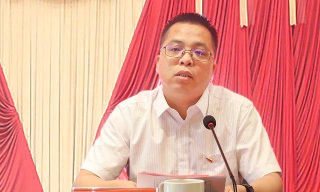 简历显示,熊军是80后,今年38岁,江西鹰潭人,工程硕士学位,曾在广州