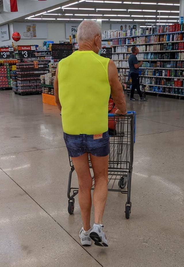 盘点外国人的奇葩穿着打扮,一个比一个辣眼睛,简直不要太搞笑_口罩