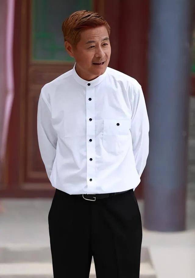 最引人瞩目的就是反派人物杜伯仲,而扮演杜伯仲的就是的相声名家刘伟