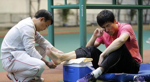 "亚洲飞人"刘翔,从被万人追捧到落魄,退役后的他如今怎么样了_田径